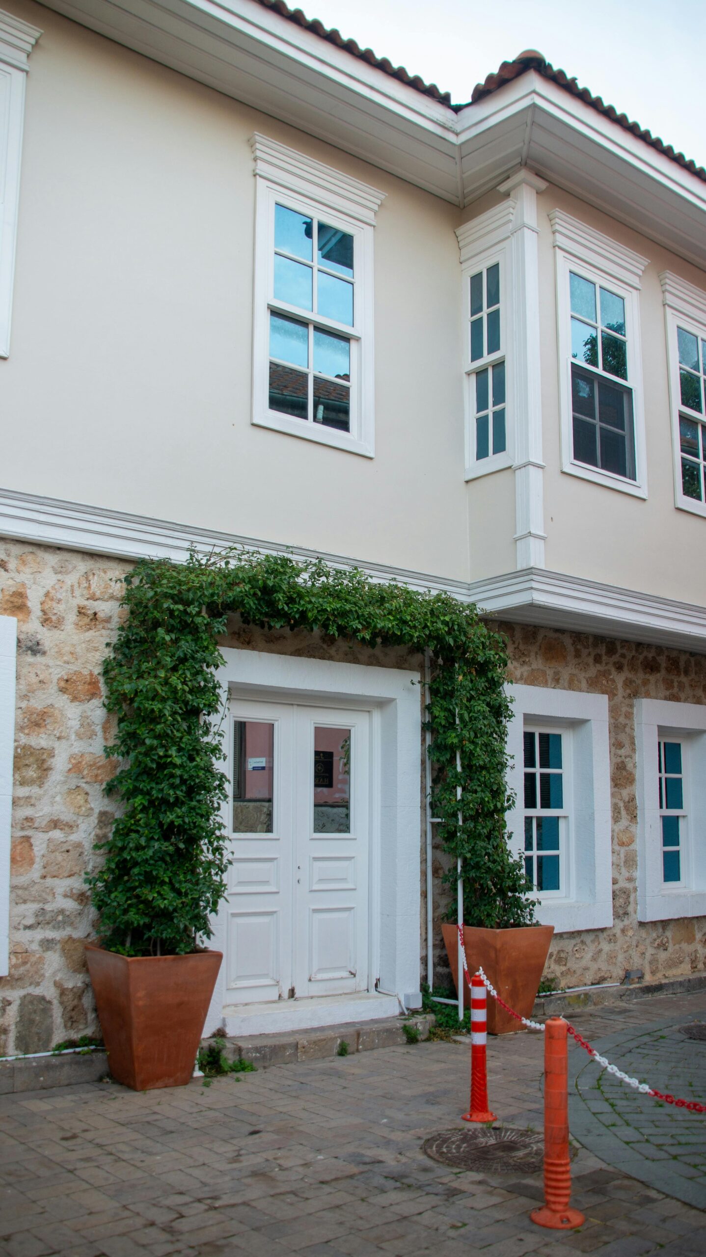 Seamless fit window installation The Brook