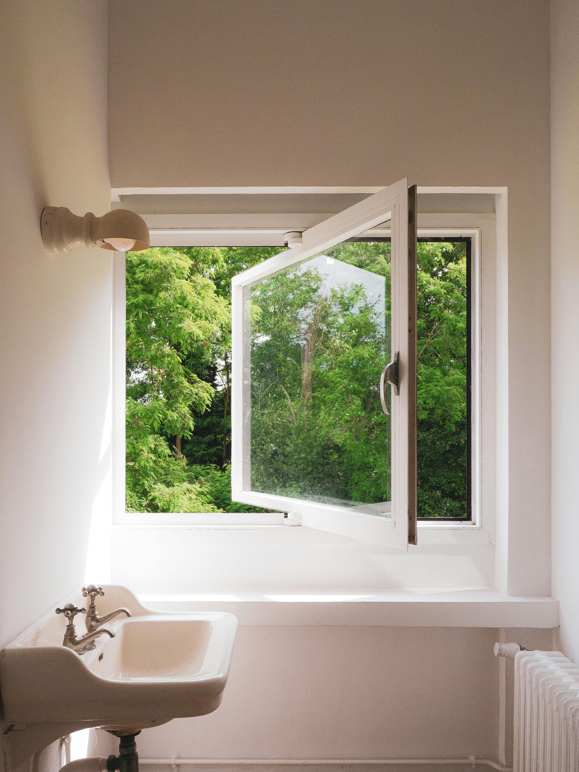 clean window installation in Meadow Hill Estates